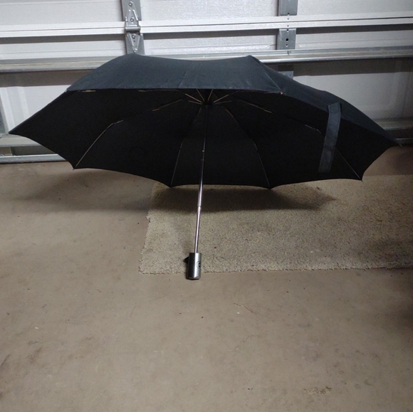 New LEIGHTON UMBRELLA Folding Auto Open Black w/ Slip Case - Concordia - Picture 4 of 7